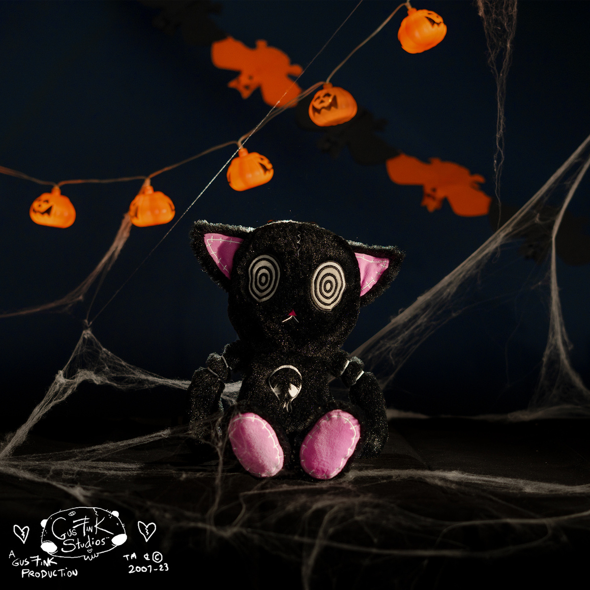 Maskotka Gus Fink czarny kot HypnoCat Plushie Pal