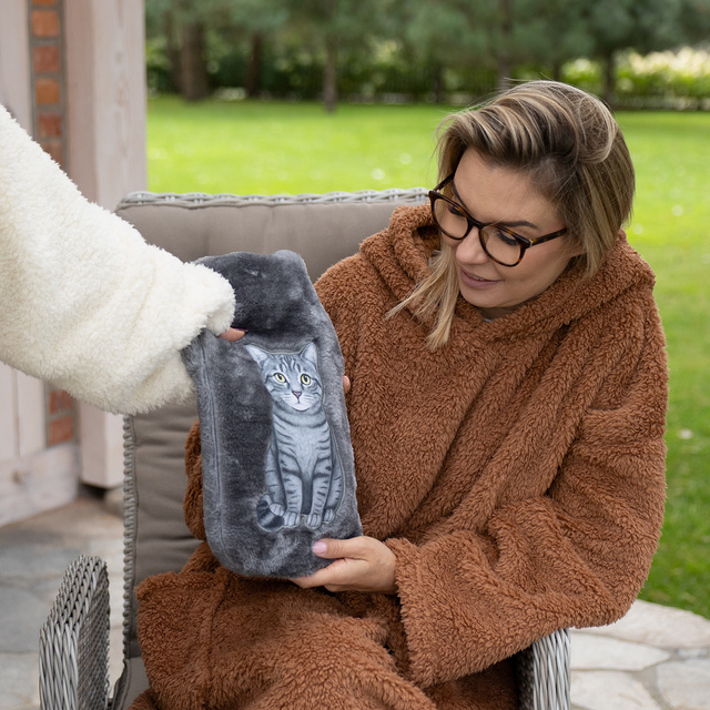 Hot water bottle in a cover with cat 1.8 L